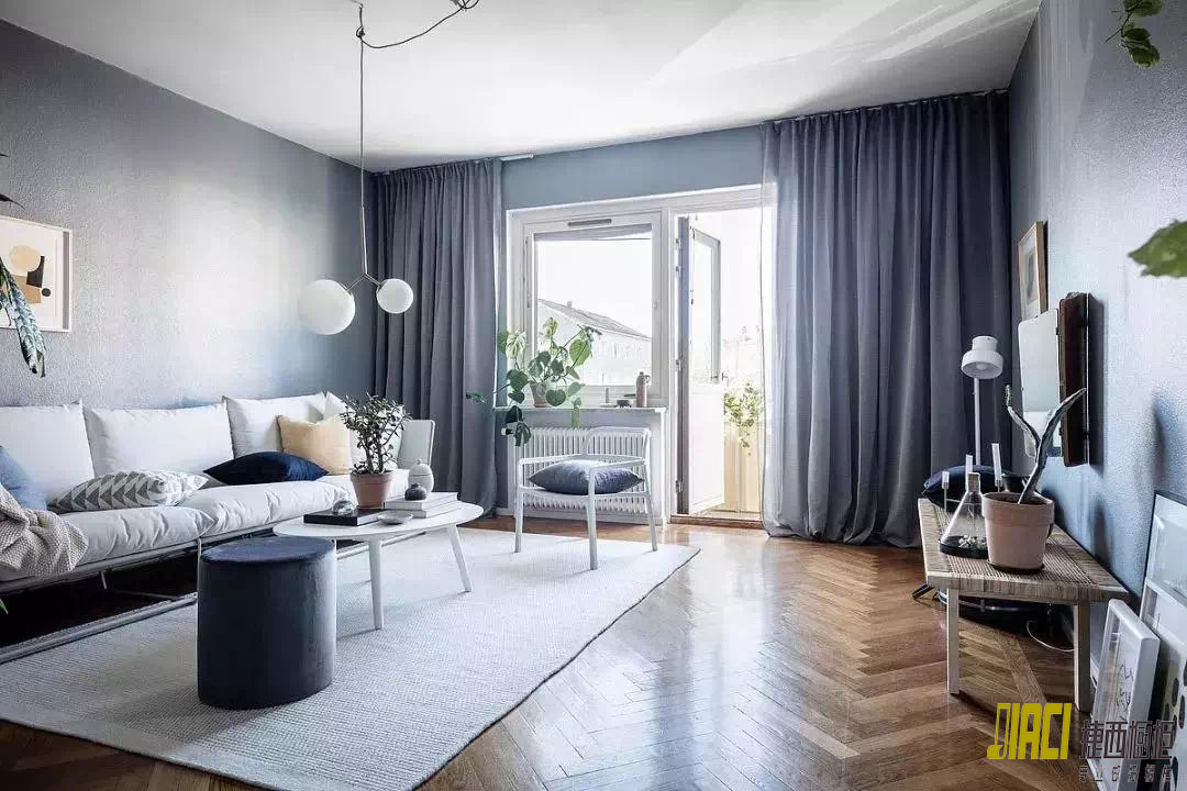 客廳（tīng）和陽台之間到底（dǐ）要不要裝門？在線等，挺急的！